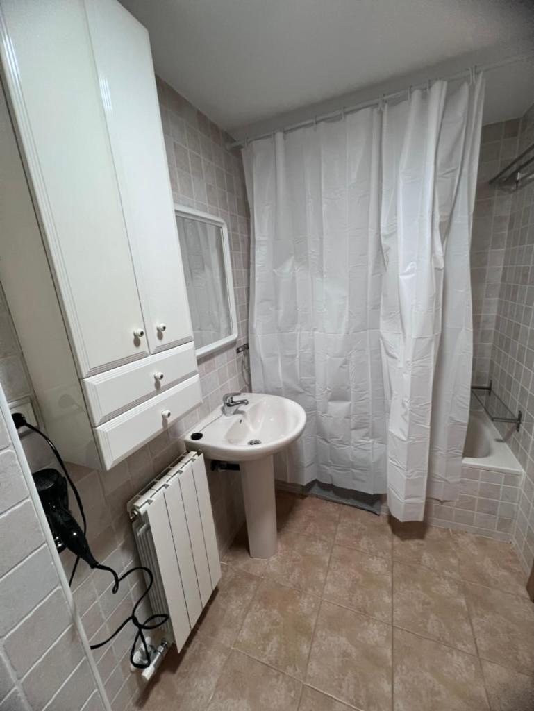 Apartamento en Sabiñánigo con amplia y soleada terraza Exterior foto