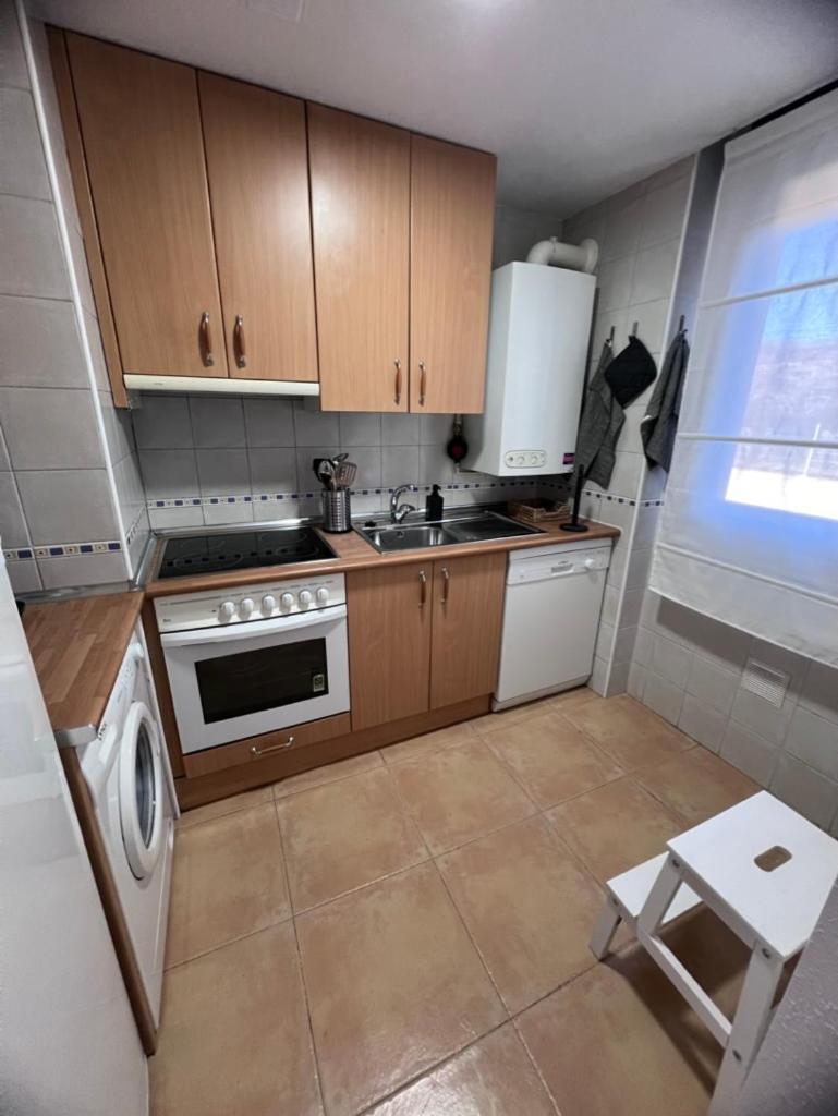 Apartamento en Sabiñánigo con amplia y soleada terraza Exterior foto