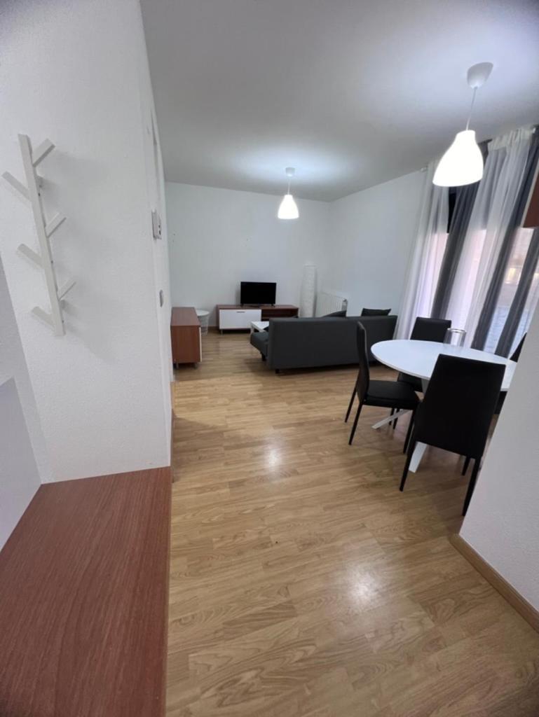 Apartamento en Sabiñánigo con amplia y soleada terraza Exterior foto