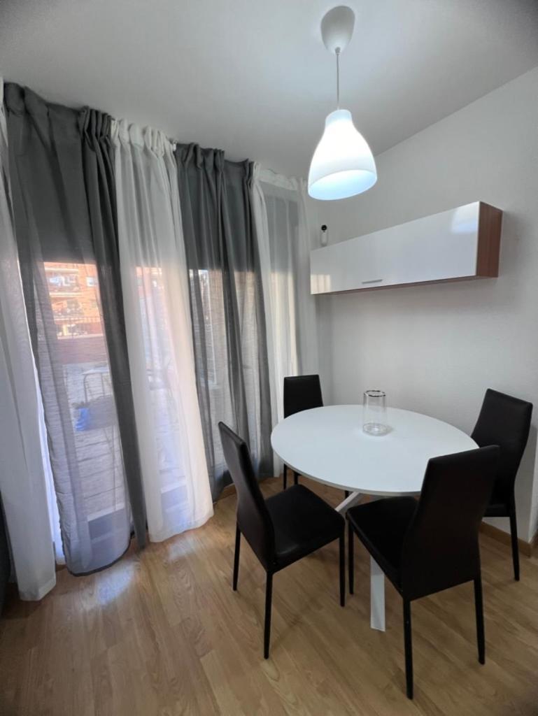 Apartamento en Sabiñánigo con amplia y soleada terraza Exterior foto