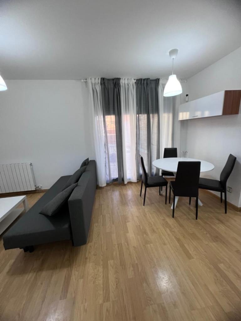 Apartamento en Sabiñánigo con amplia y soleada terraza Exterior foto