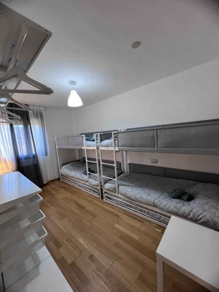 Apartamento en Sabiñánigo con amplia y soleada terraza Exterior foto