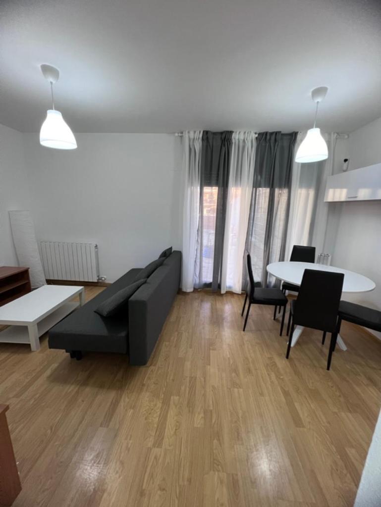 Apartamento en Sabiñánigo con amplia y soleada terraza Exterior foto